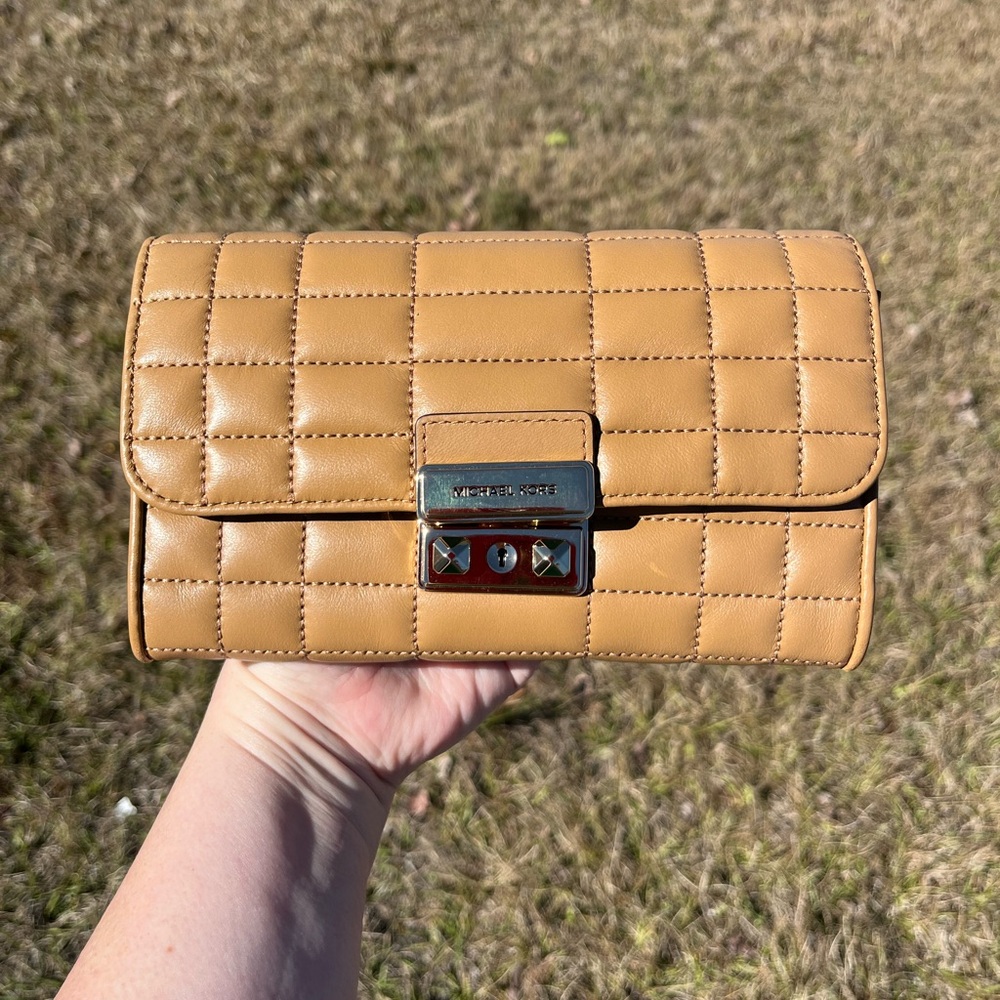 NWT Michael Kors Camel Color Tribeca Quilted Crossbody Bag - Picture 15 of 15